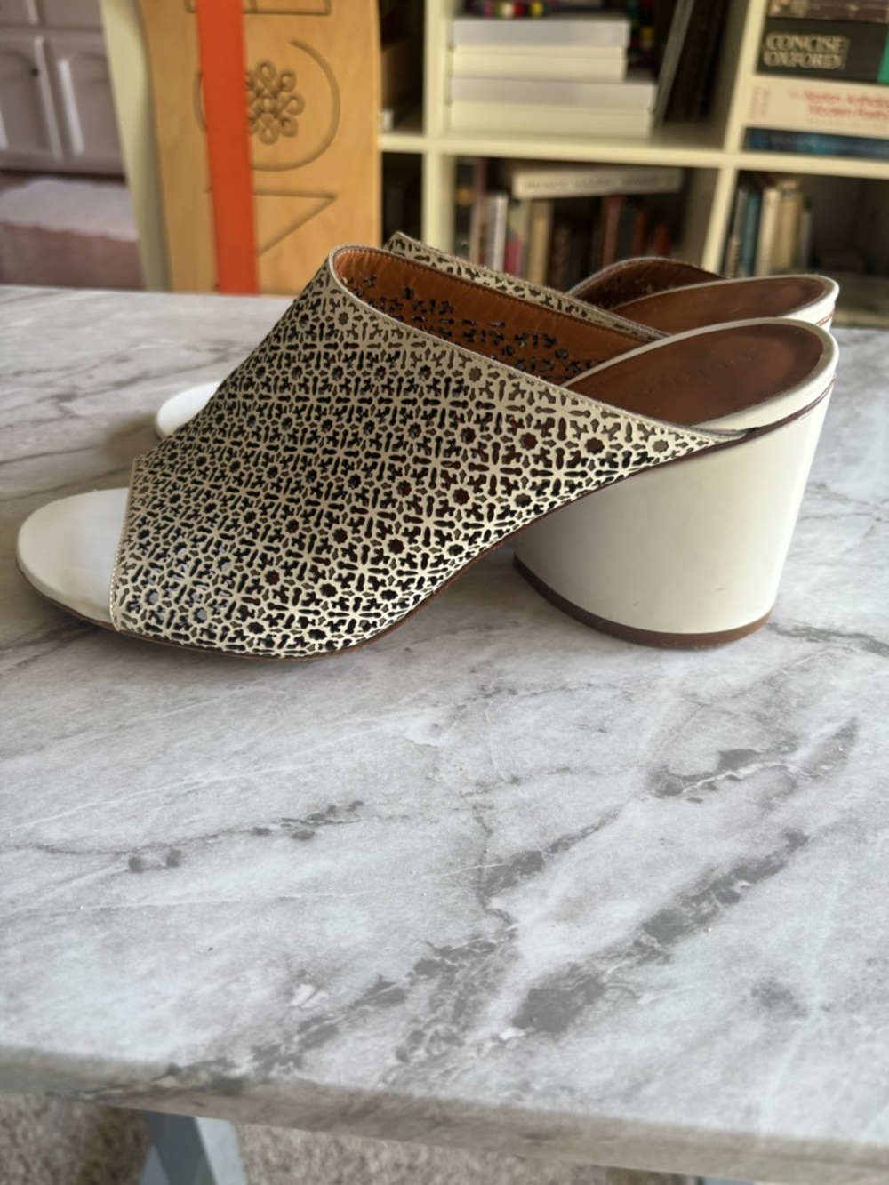 CLERGERIE PARIS White Perforated Patterned Leather Open-Toe Mule Heels size 37 - Picture 3 of 9